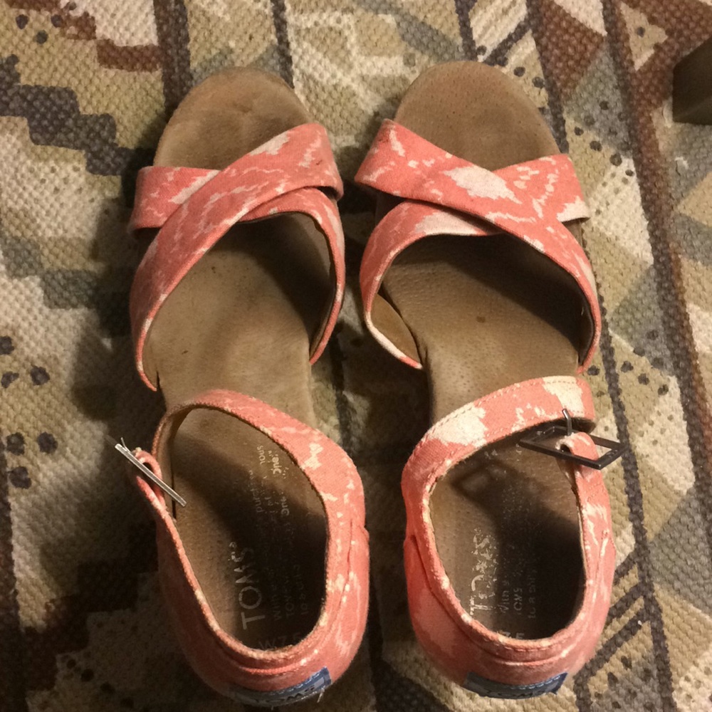 Toms size 7 pink wedges